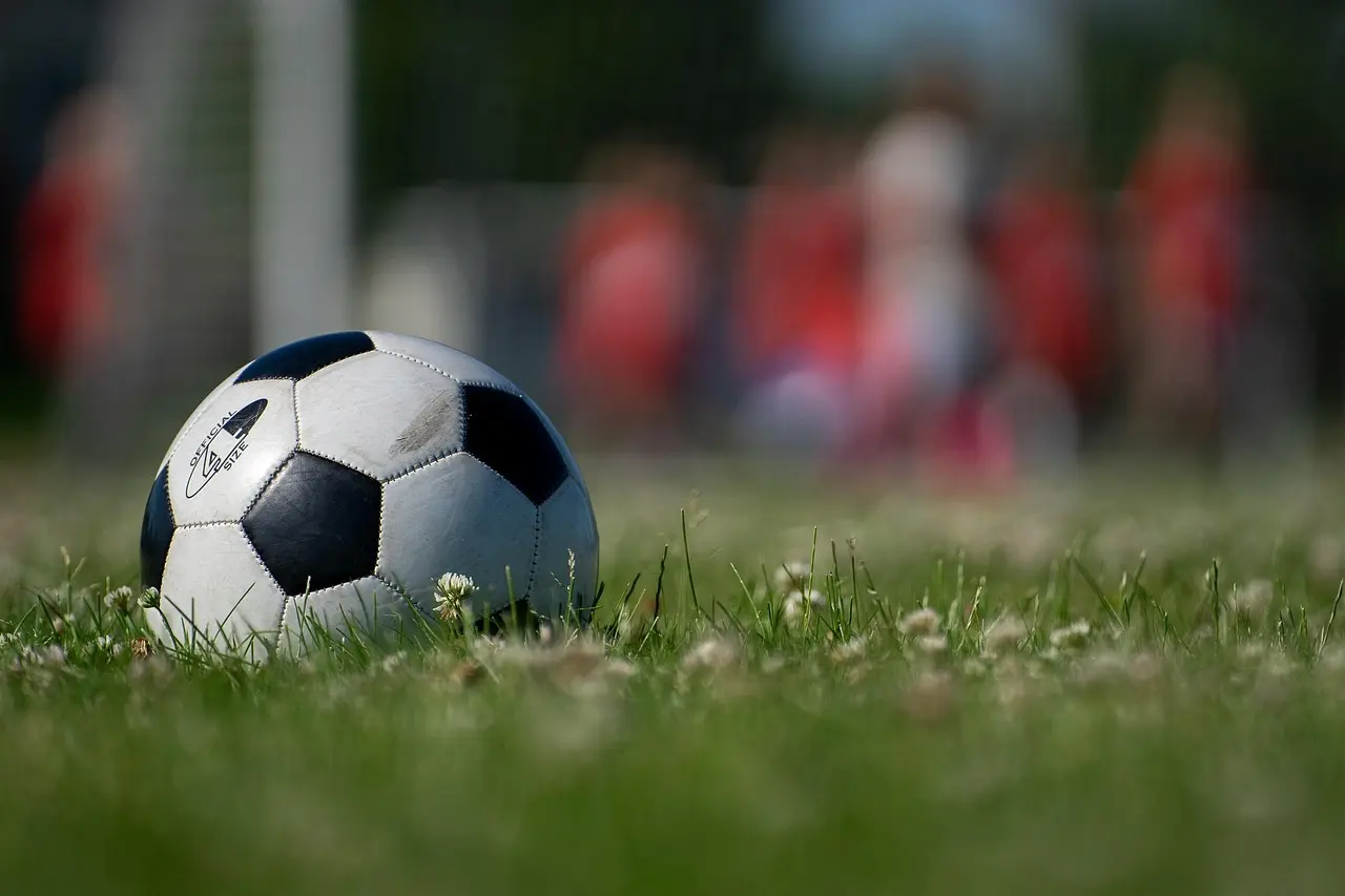 HNL 25/26 runde 35: Dinamo i målhumør, VAR i fokus og en rød tråd af disciplin – samlet overblik fra kroatiskfodbold.dk