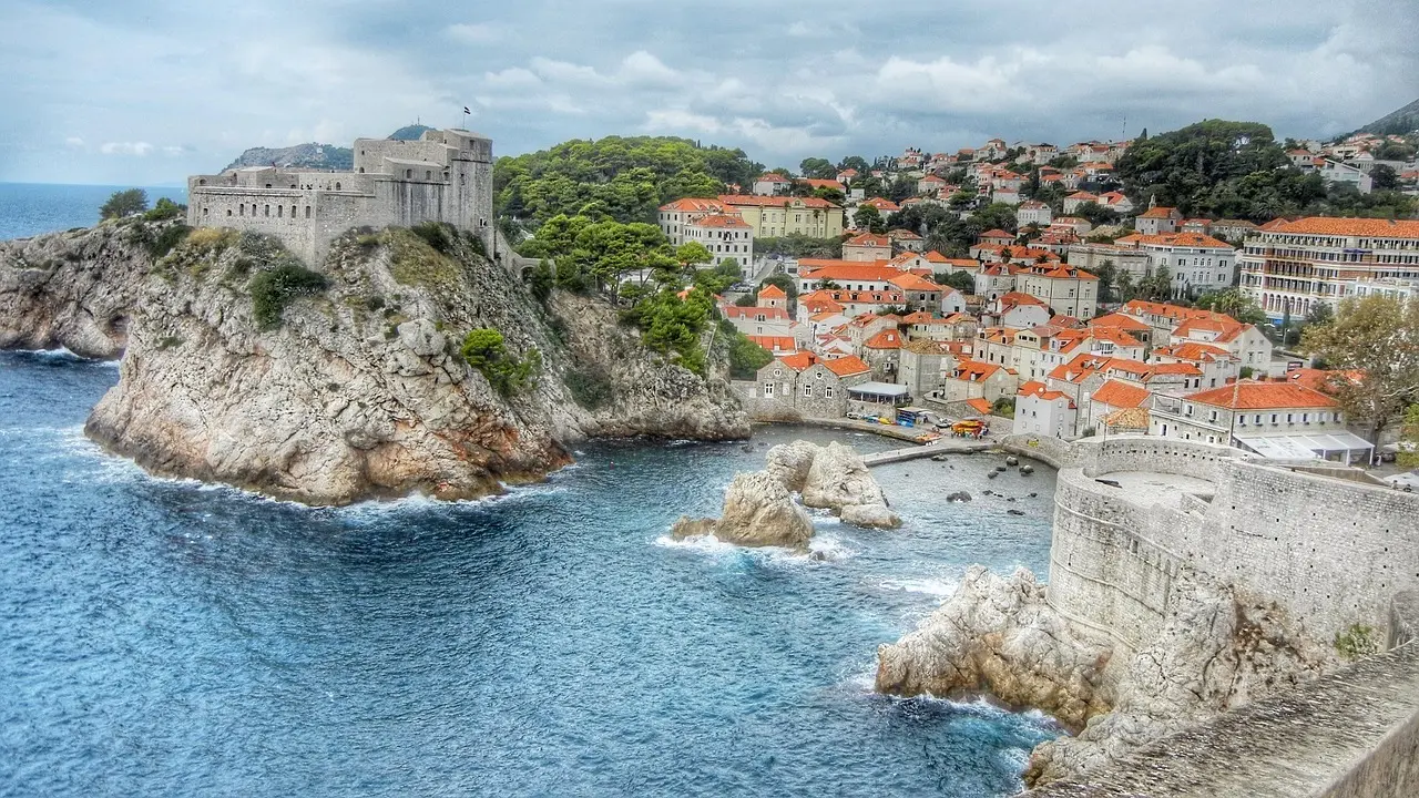 Hvordan er vejret i Dubrovnik i uge 8?